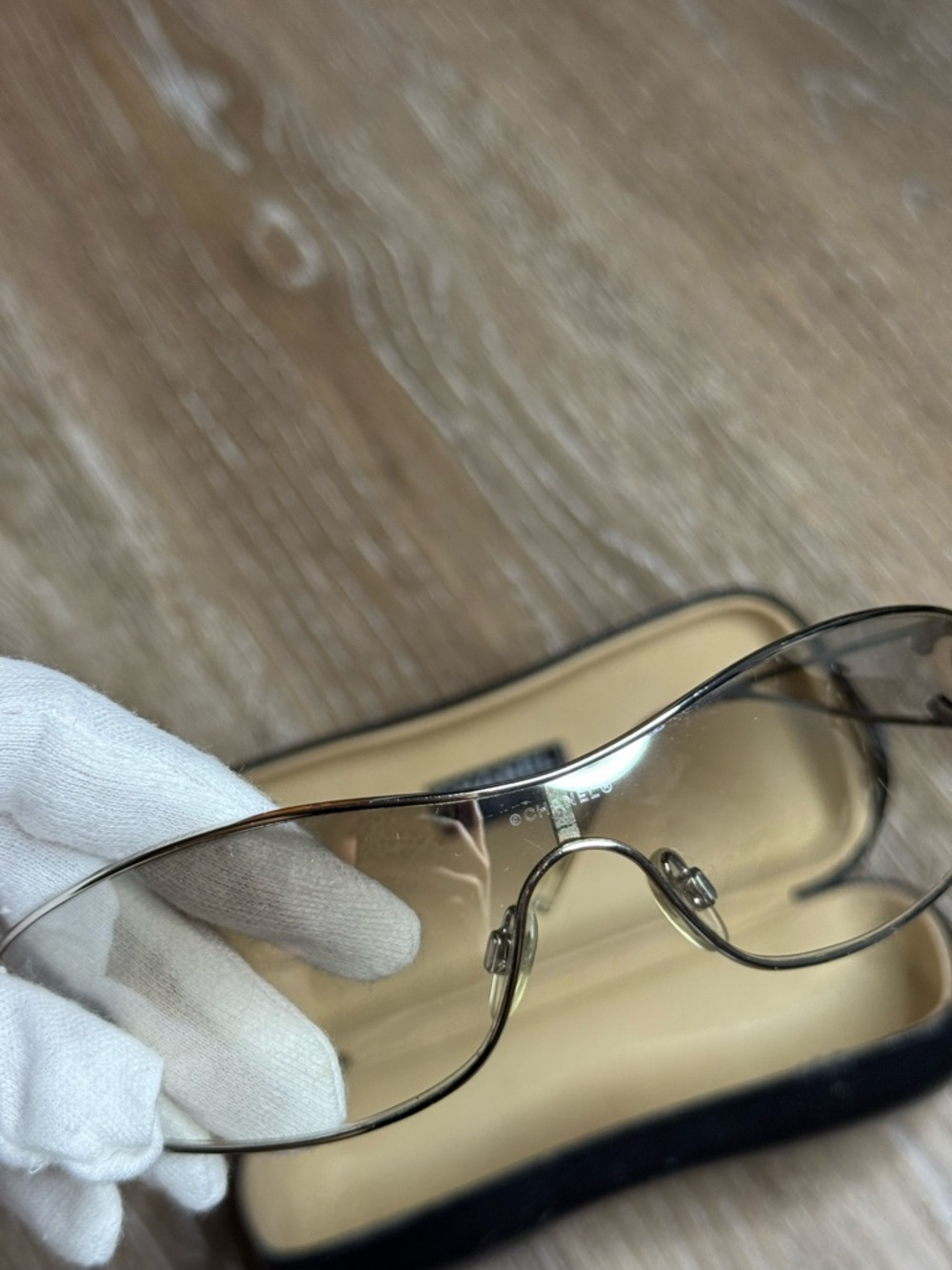 CHANEL Rimless Sunglasses with Smoke Gradient Lenses and Gold Accents - Picture 3 of 8